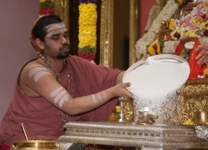 Sri Sannidhanam performs Chandramoulishwara Abhisheka on Mahashivaratri