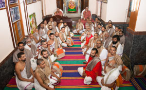 Scholars with Sri Mahasannidhanam and Sri Sannidhanam at the Sadas